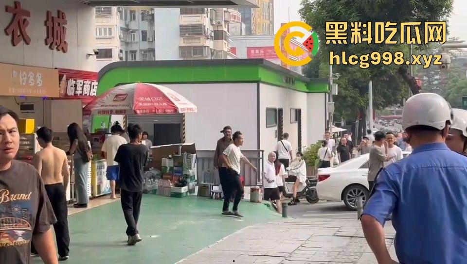 广州小贩怒怼城管，棍子一抄追着满街跑！城管扣车扣货，真就欺软怕硬？  第4张