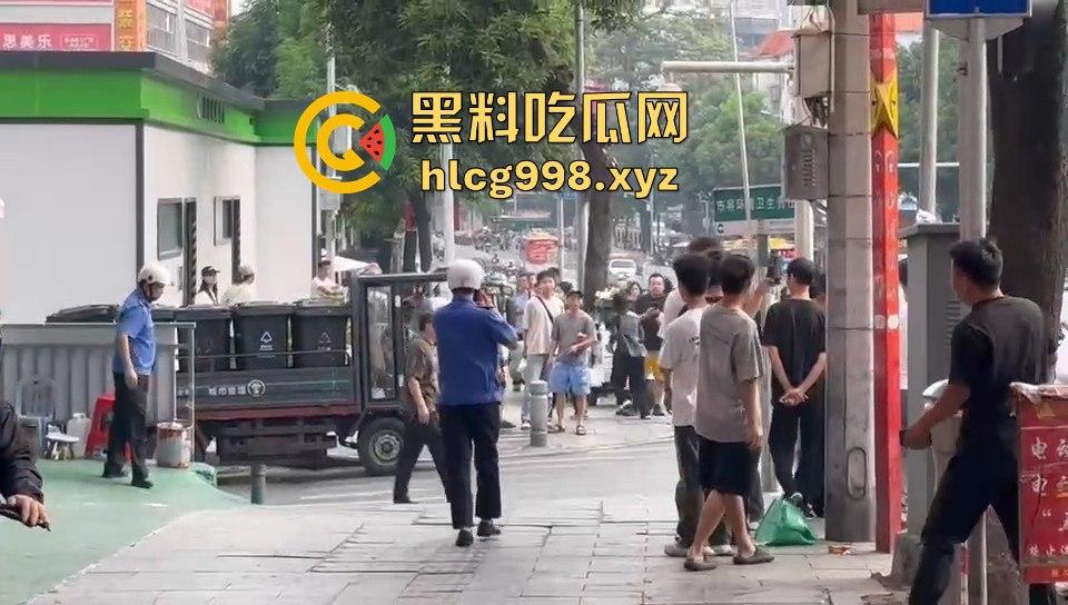 广州小贩怒怼城管，棍子一抄追着满街跑！城管扣车扣货，真就欺软怕硬？  第6张