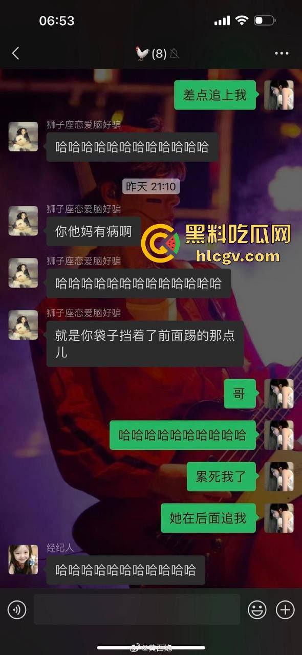 高铁女脱鞋踩桌板，鞋被高铁判官一脚踢飞！光脚追人还要小姐姐赔鞋钱，这脸是真不要了！  第8张