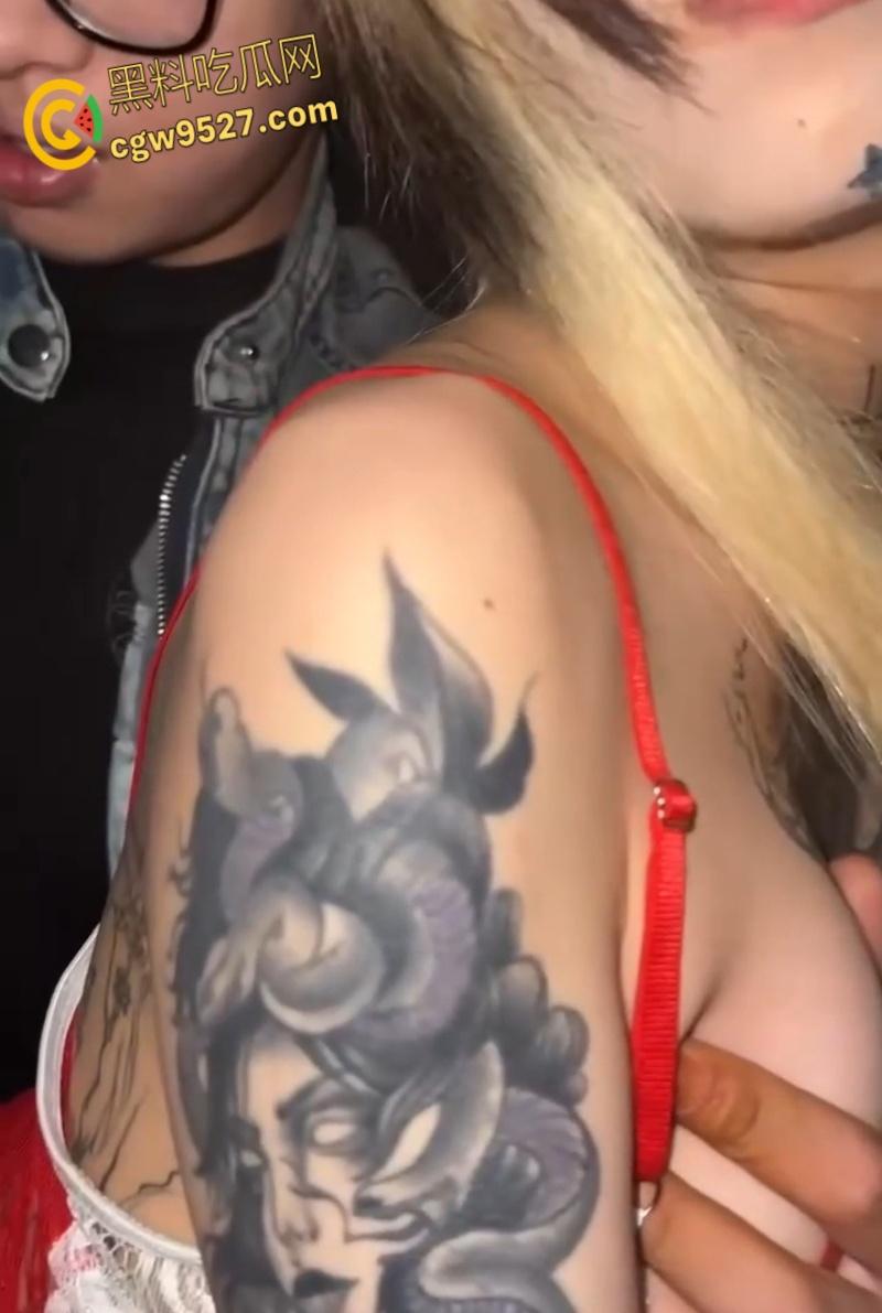 抖音网红精神小妹【无能巨婴】,线下约炮视频泄露,满背纹身滴蜡调教,楼梯站立后入猛操,真是骚到没边 ! 第7张 抖音网红精神小妹【无能巨婴】,线下约炮视频泄露,满背纹身滴蜡调教,楼梯站立后入猛操,真是骚到没边 ! 第7张