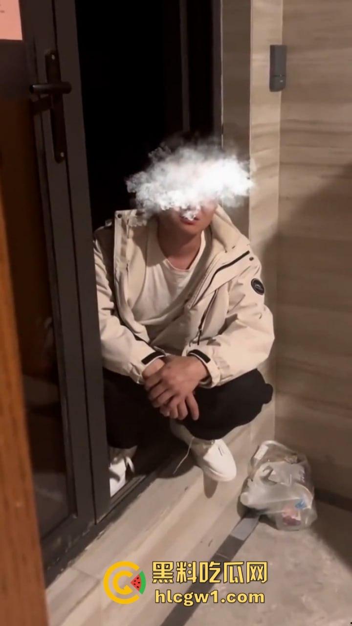 可怕!湖南长沙猥琐男闯入女生公寓偷窃衣物 妹子录视频机智报警抓人 这是真变态! 第4张 可怕!湖南长沙猥琐男闯入女生公寓偷窃衣物 妹子录视频机智报警抓人 这是真变态! 第4张