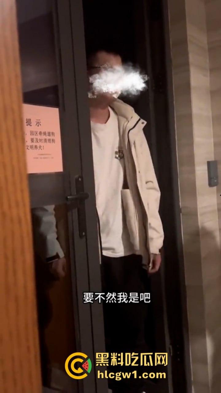 可怕!湖南长沙猥琐男闯入女生公寓偷窃衣物 妹子录视频机智报警抓人 这是真变态! 第7张 可怕!湖南长沙猥琐男闯入女生公寓偷窃衣物 妹子录视频机智报警抓人 这是真变态! 第7张