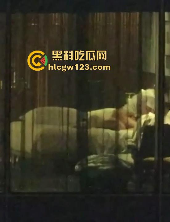 五星级酒店偷拍情侣做爱 长腿美女被按在窗前大力抽插 男友手机记录性爱视频 怎知对面楼瓜友也在记录! 第4张 五星级酒店偷拍情侣做爱 长腿美女被按在窗前大力抽插 男友手机记录性爱视频 怎知对面楼瓜友也在记录! 第4张