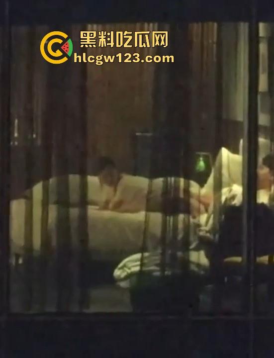 五星级酒店偷拍情侣做爱 长腿美女被按在窗前大力抽插 男友手机记录性爱视频 怎知对面楼瓜友也在记录! 第6张 五星级酒店偷拍情侣做爱 长腿美女被按在窗前大力抽插 男友手机记录性爱视频 怎知对面楼瓜友也在记录! 第6张