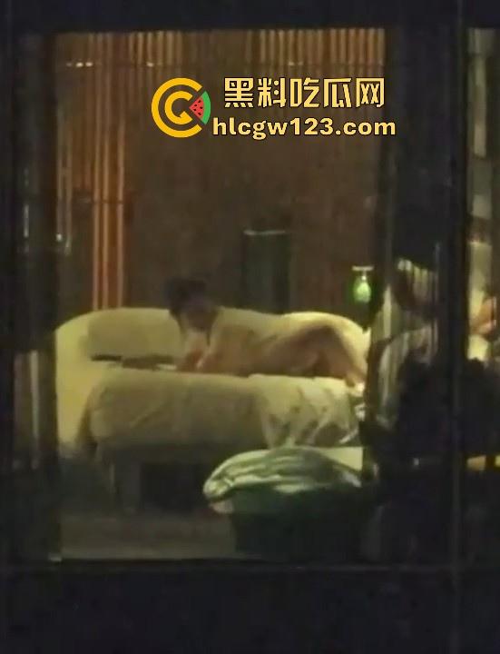 五星级酒店偷拍情侣做爱 长腿美女被按在窗前大力抽插 男友手机记录性爱视频 怎知对面楼瓜友也在记录! 第7张 五星级酒店偷拍情侣做爱 长腿美女被按在窗前大力抽插 男友手机记录性爱视频 怎知对面楼瓜友也在记录! 第7张