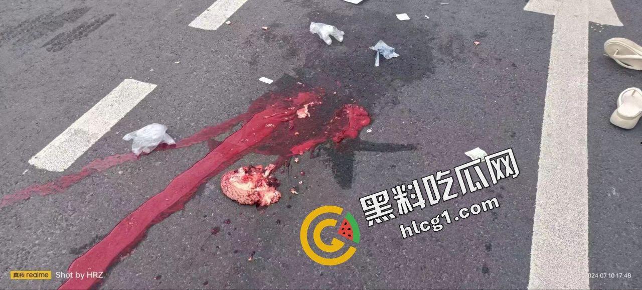 四川南充南部县大润发 发生一起车祸碾压事件 母亲带女儿开电动车被大巴碾压 孩子当场死亡  第6张