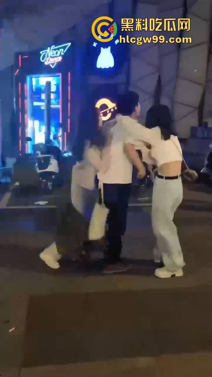 集美饭吃了东西买了酒喝了，最后一句我要跟闺蜜回家？兄弟直接西格玛男人觉醒，这到嘴得鸭子还能飞了？  第1张