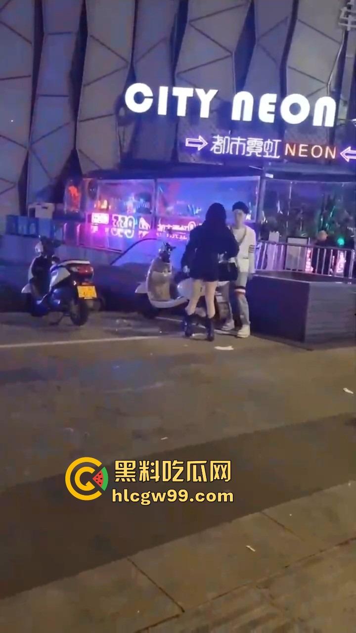 集美饭吃了东西买了酒喝了，最后一句我要跟闺蜜回家？兄弟直接西格玛男人觉醒，这到嘴得鸭子还能飞了？  第3张