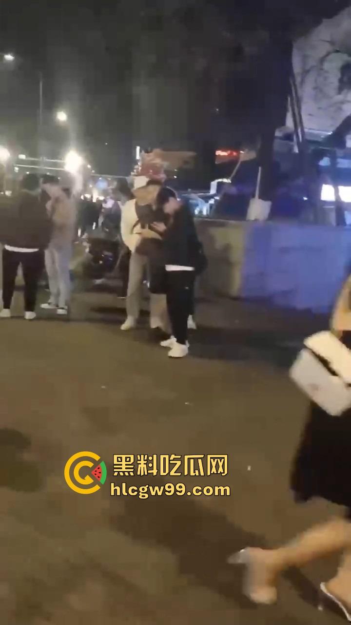 集美饭吃了东西买了酒喝了，最后一句我要跟闺蜜回家？兄弟直接西格玛男人觉醒，这到嘴得鸭子还能飞了？  第4张