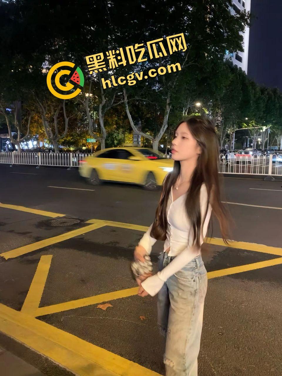 抖音清纯反差婊『盐焗小鱼丸』被金主爸爸看上包养 道具抠逼淫叫连连！独家流出！  第2张