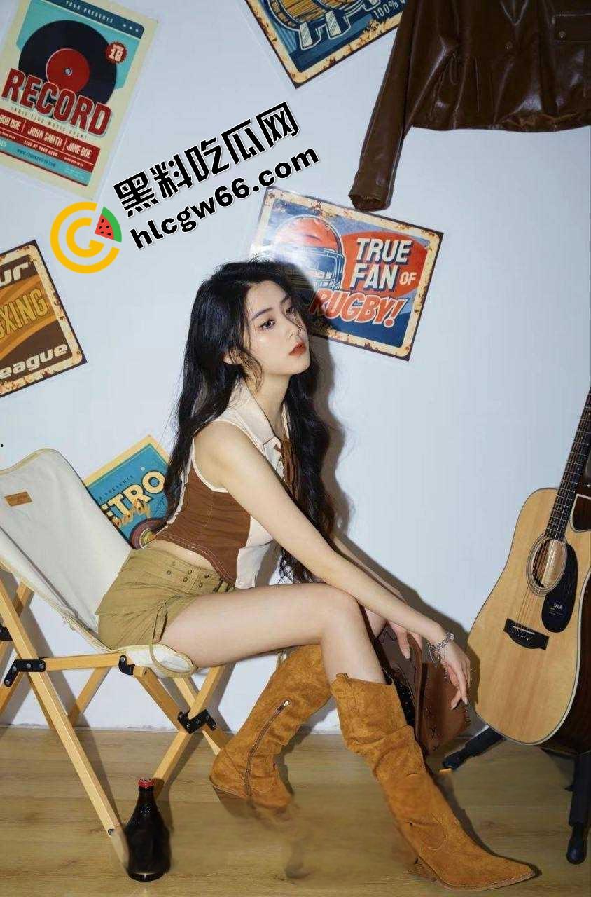 上海美院富家乖乖女【李梦圆】画油画的手拿去撸鸡巴，玉足足交蜜桃臀后入小穴夹得连射三发！  第4张