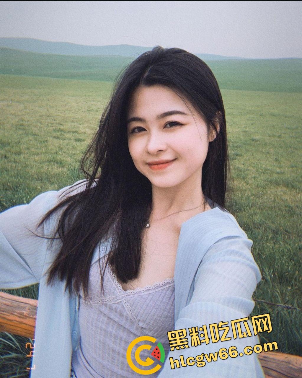 重庆骚货黄毛妹重口翻天操作曝光，肥美肉臀扩阴塞橘子，骚穴大开吃果粒，果汁流逼喷脸，这尼玛是人能玩的？  第2张