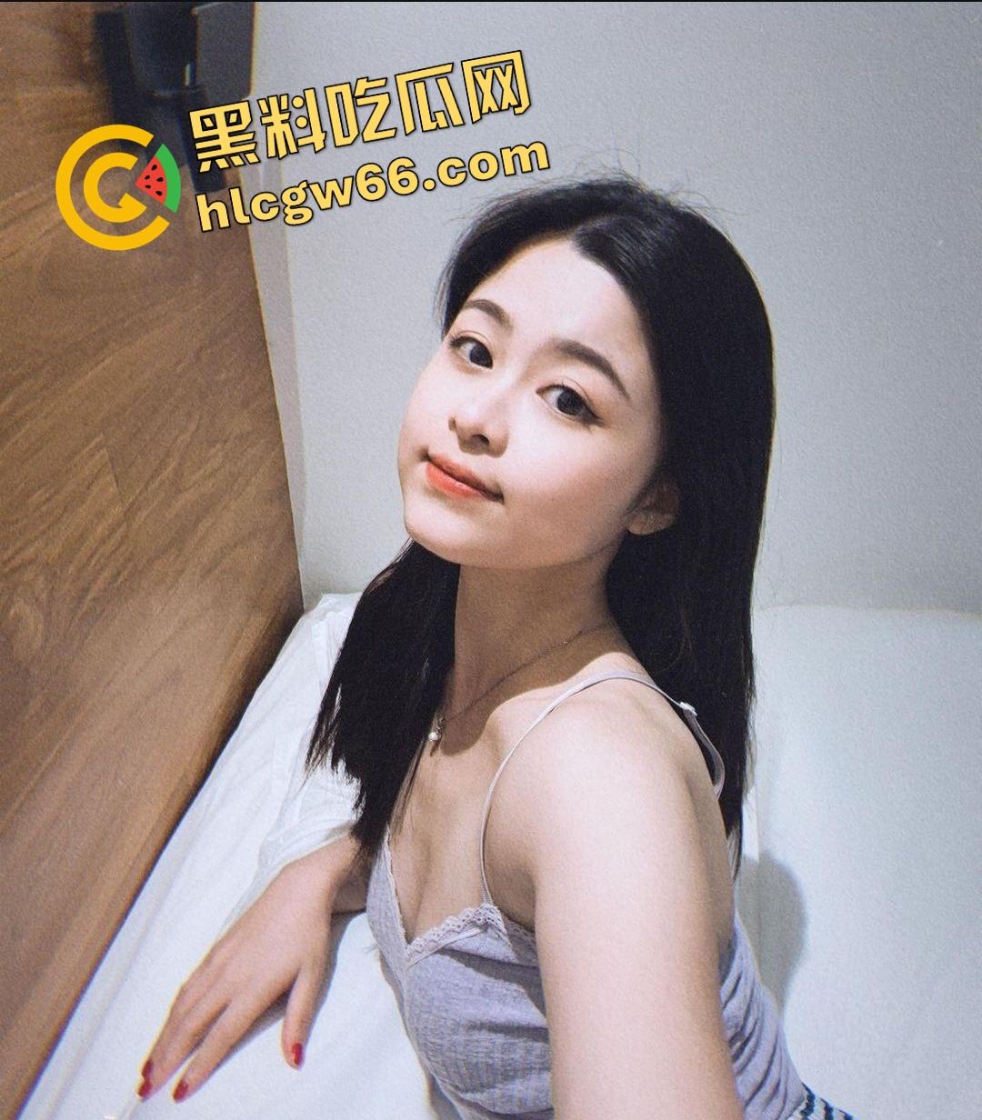 重庆骚货黄毛妹重口翻天操作曝光，肥美肉臀扩阴塞橘子，骚穴大开吃果粒，果汁流逼喷脸，这尼玛是人能玩的？  第6张