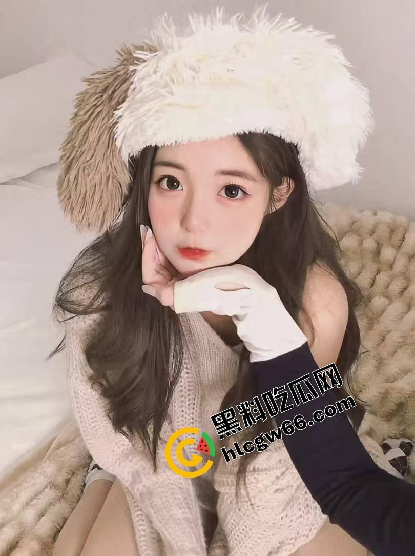 抖音网红【妮妮爱吃木瓜】巨乳骚女，下播之后给榜一大哥发自拍照片视频福利！  第3张