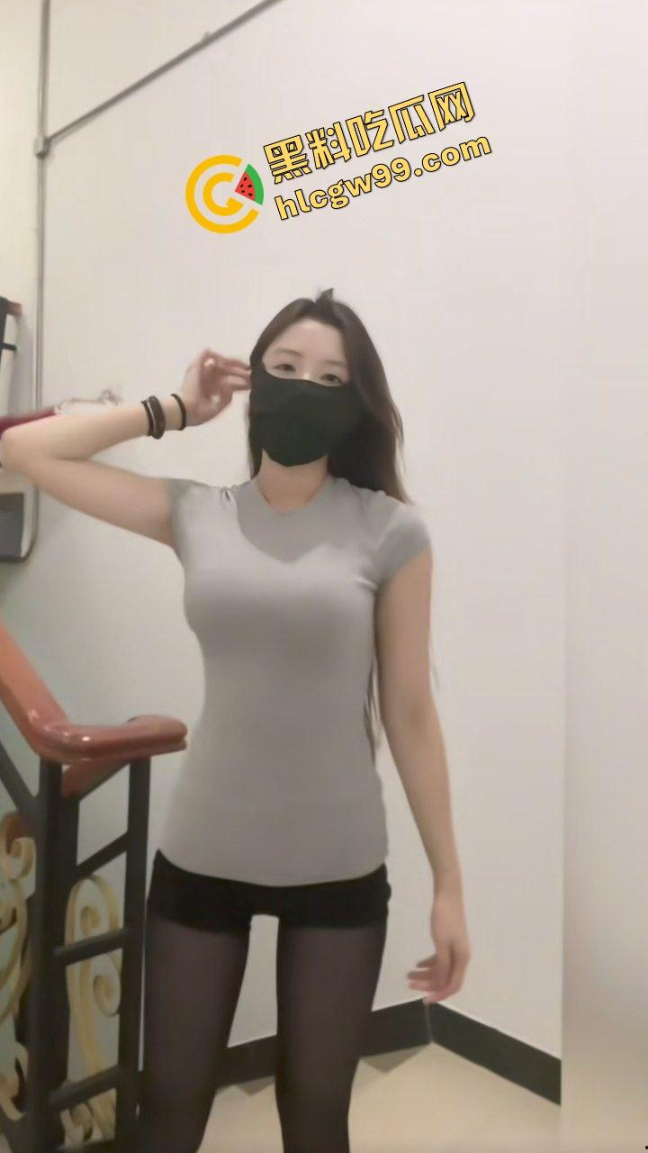 抖音极品长腿黑丝擦边女【aa腼腆小美】付费会员定制福利外泄,淫荡诱惑骚舞极其欠操!独家流出! 第3张 抖音极品长腿黑丝擦边女【aa腼腆小美】付费会员定制福利外泄,淫荡诱惑骚舞极其欠操!独家流出! 第3张