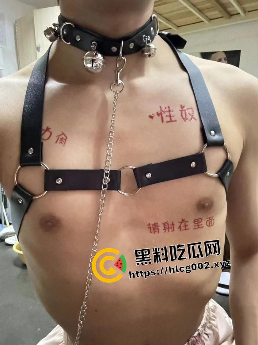 四川师范大学TS【杨佩函】整天穿渔网黑丝 肉便器纹在身上 朋友圈放做爱视频 四川对于男同的接受程度这么高了吗  第11张