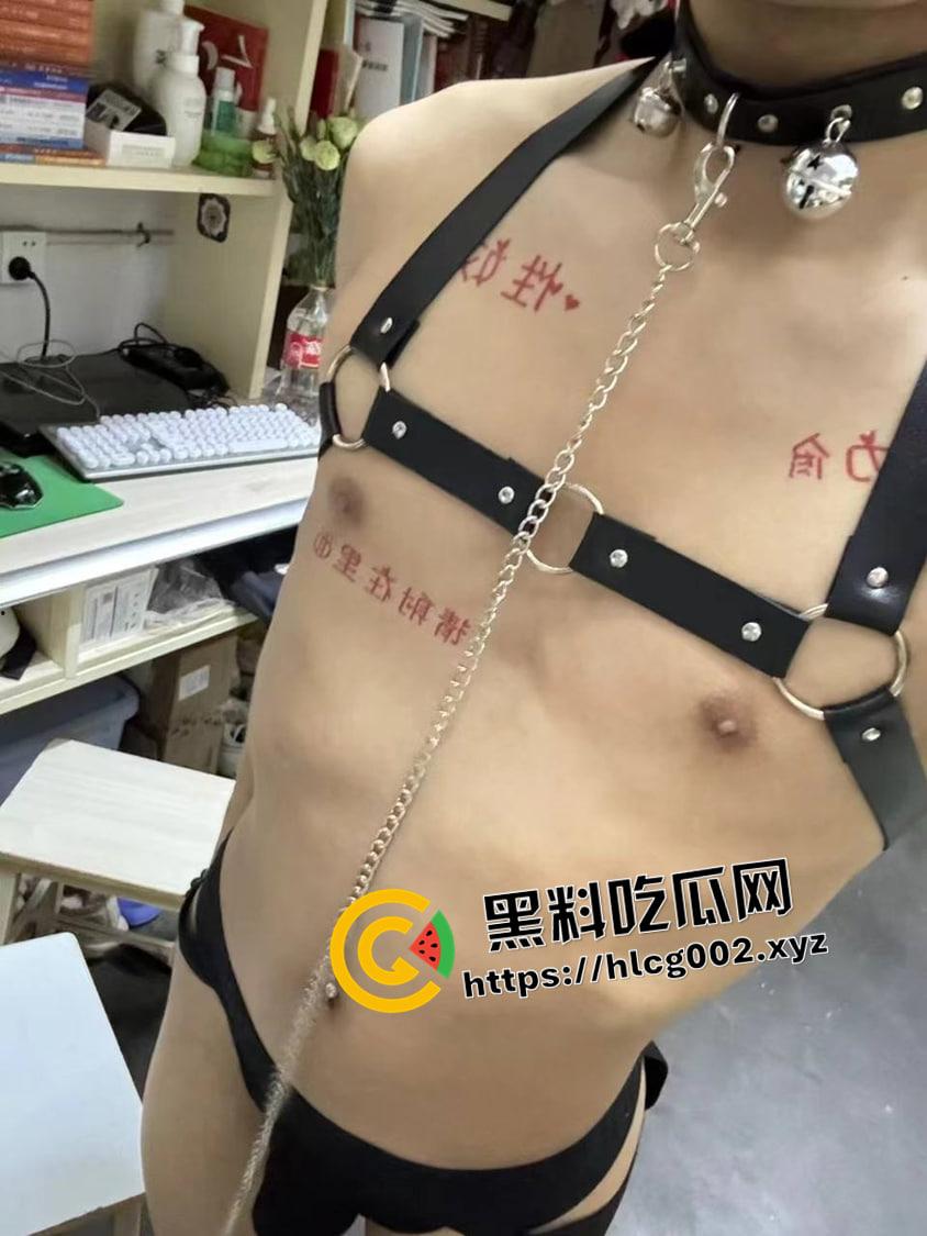 四川师范大学TS【杨佩函】整天穿渔网黑丝 肉便器纹在身上 朋友圈放做爱视频 四川对于男同的接受程度这么高了吗  第12张