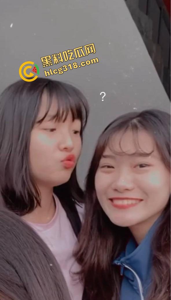 浙江传媒学院学妹『赵妍妍』反差爆表，学生装勾男友，撕黑丝主动舔棒，自助开穴等肉棒入侵！  第1张