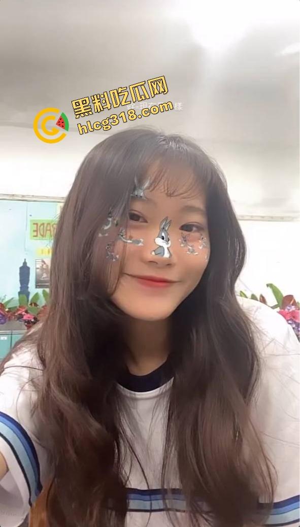 浙江传媒学院学妹『赵妍妍』反差爆表，学生装勾男友，撕黑丝主动舔棒，自助开穴等肉棒入侵！  第2张