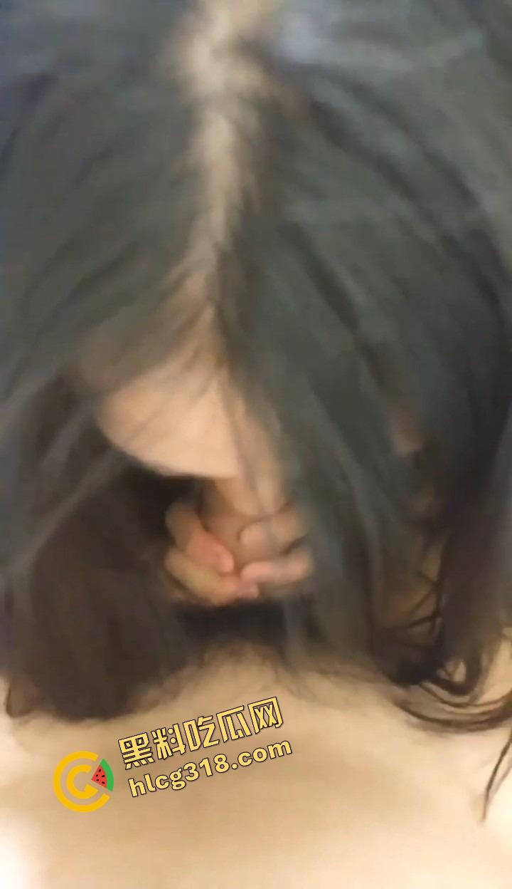 浙江传媒学院学妹『赵妍妍』反差爆表，学生装勾男友，撕黑丝主动舔棒，自助开穴等肉棒入侵！  第8张