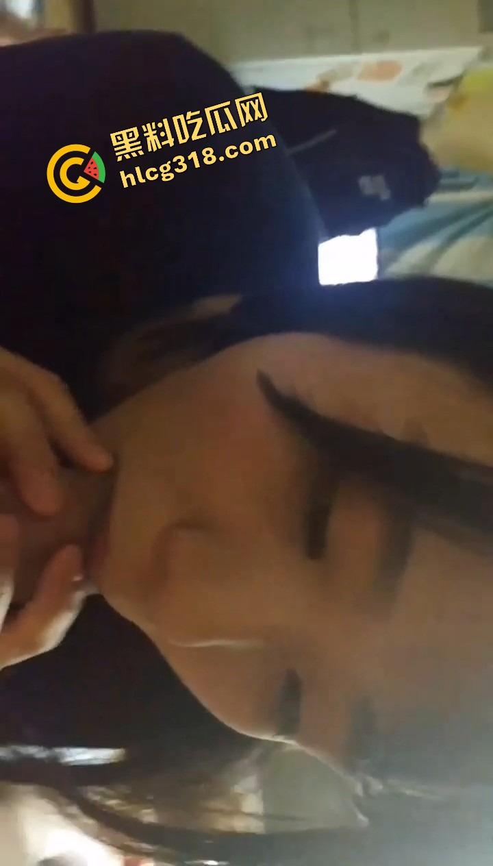 浙江传媒学院学妹『赵妍妍』反差爆表，学生装勾男友，撕黑丝主动舔棒，自助开穴等肉棒入侵！  第13张