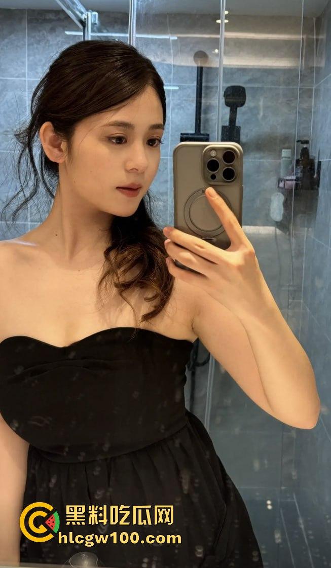 抖音擦边女神『小黄鱼』凭骚气出圈,直播思路清晰擦边到位,粉丝边掏钱包边咨询医美,钱包空了还得了! 第3张 抖音擦边女神『小黄鱼』凭骚气出圈,直播思路清晰擦边到位,粉丝边掏钱包边咨询医美,钱包空了还得了! 第3张