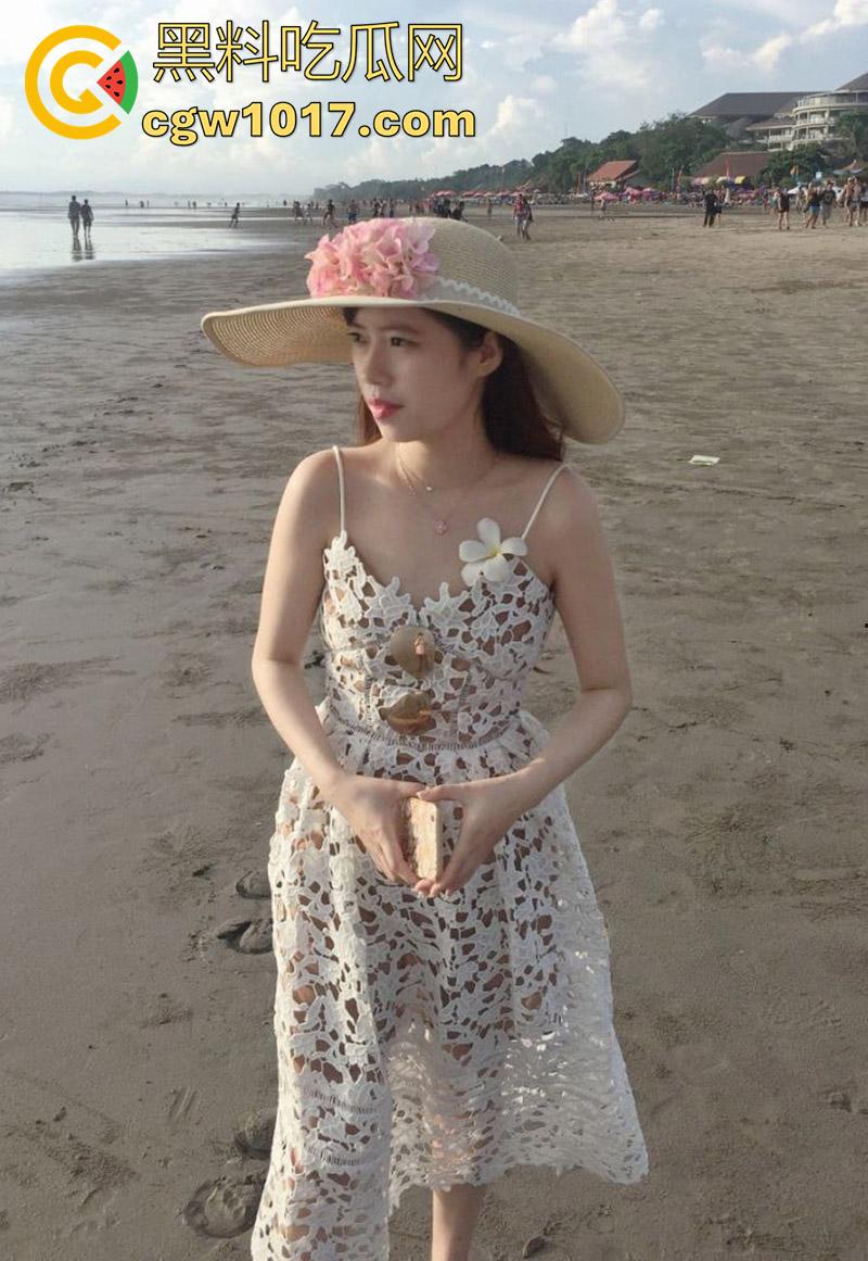 附近人约炮少女感人妻，极品反差骚妇口交第一视角，被彻底调教成母狗，玩腻了就开始虐，点火烧逼毛是真变态啊！  第1张