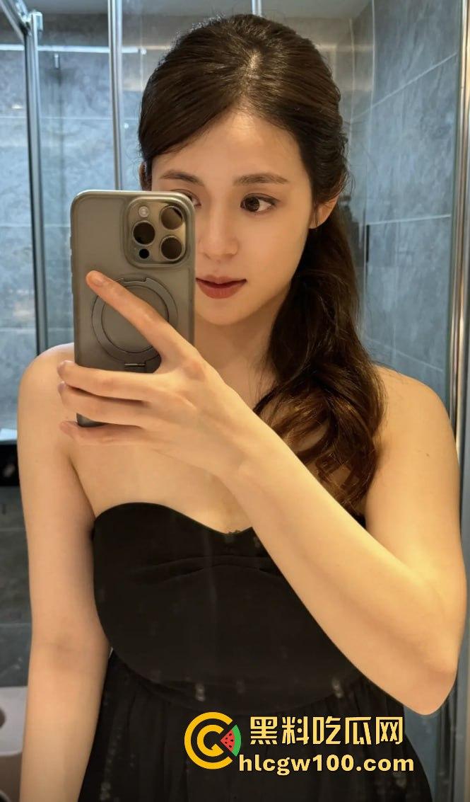 抖音擦边女神『小黄鱼』凭骚气出圈,直播思路清晰擦边到位,粉丝边掏钱包边咨询医美,钱包空了还得了! 第7张 抖音擦边女神『小黄鱼』凭骚气出圈,直播思路清晰擦边到位,粉丝边掏钱包边咨询医美,钱包空了还得了! 第7张