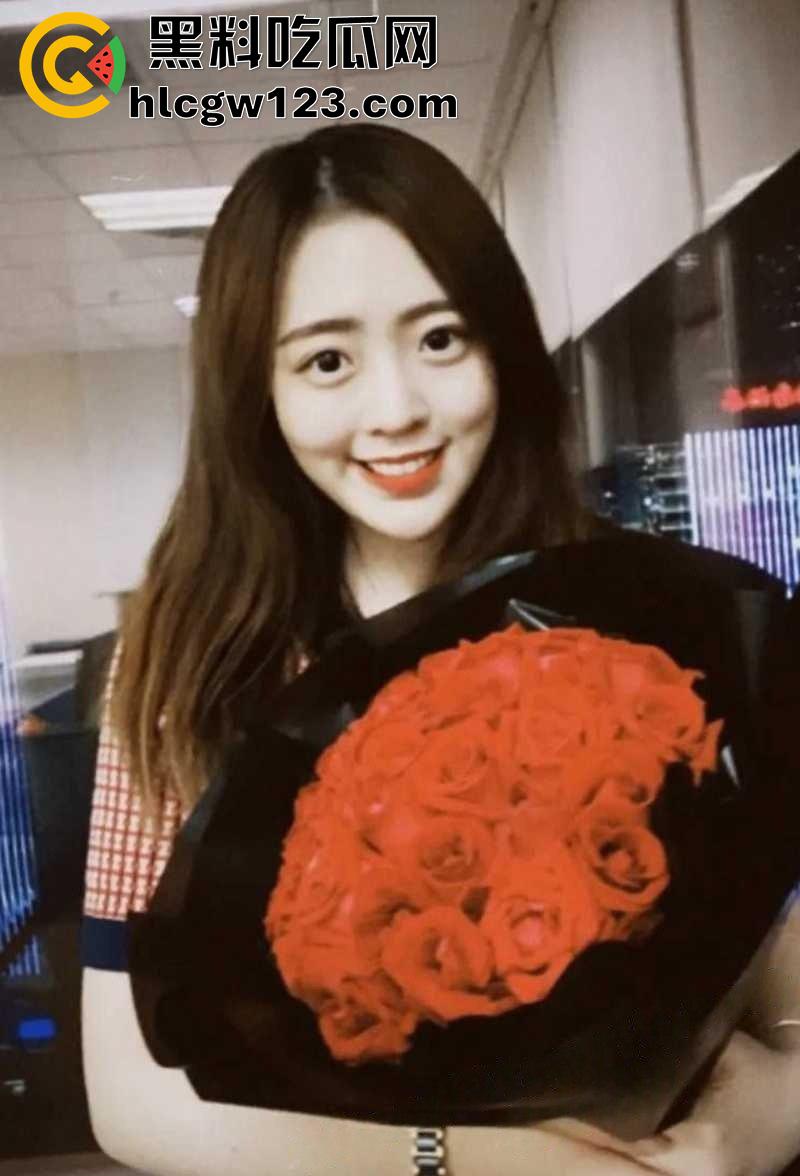 御姐颜值巨乳校花【顾盈】，太原职业技术学院骚逼，胸大腰细身材粉嫩逆天，舔功一流眼神勾人！  第1张