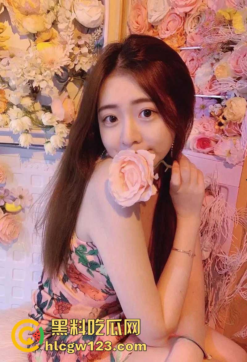 御姐颜值巨乳校花【顾盈】，太原职业技术学院骚逼，胸大腰细身材粉嫩逆天，舔功一流眼神勾人！  第3张