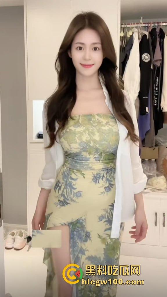 抖音擦边女神『小黄鱼』凭骚气出圈,直播思路清晰擦边到位,粉丝边掏钱包边咨询医美,钱包空了还得了! 第15张 抖音擦边女神『小黄鱼』凭骚气出圈,直播思路清晰擦边到位,粉丝边掏钱包边咨询医美,钱包空了还得了! 第15张