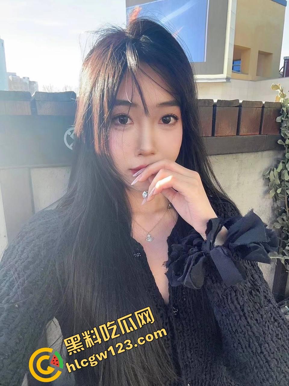 广东骚妹新招数流出，口交不加糖不带感，嘴含跳跳糖猛舔猛炸，龟头被炸成炮仗鸡炸得滋滋响！  第3张