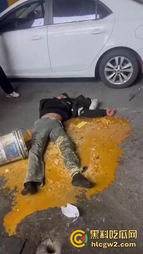 山东泰安新泰未成年小崽子打人狠到飞起,活脱脱一群小雇佣兵,打死人也不犯法?! 第3张 山东泰安新泰未成年小崽子打人狠到飞起,活脱脱一群小雇佣兵,打死人也不犯法?! 第3张