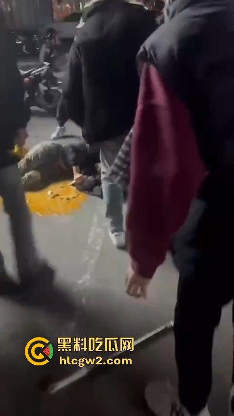 山东泰安新泰未成年小崽子打人狠到飞起,活脱脱一群小雇佣兵,打死人也不犯法?! 第9张 山东泰安新泰未成年小崽子打人狠到飞起,活脱脱一群小雇佣兵,打死人也不犯法?! 第9张