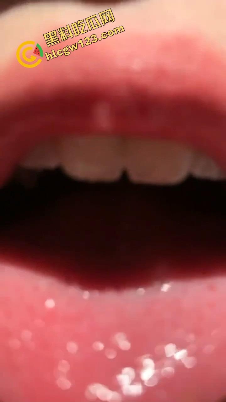 广东骚妹新招数流出，口交不加糖不带感，嘴含跳跳糖猛舔猛炸，龟头被炸成炮仗鸡炸得滋滋响！  第10张