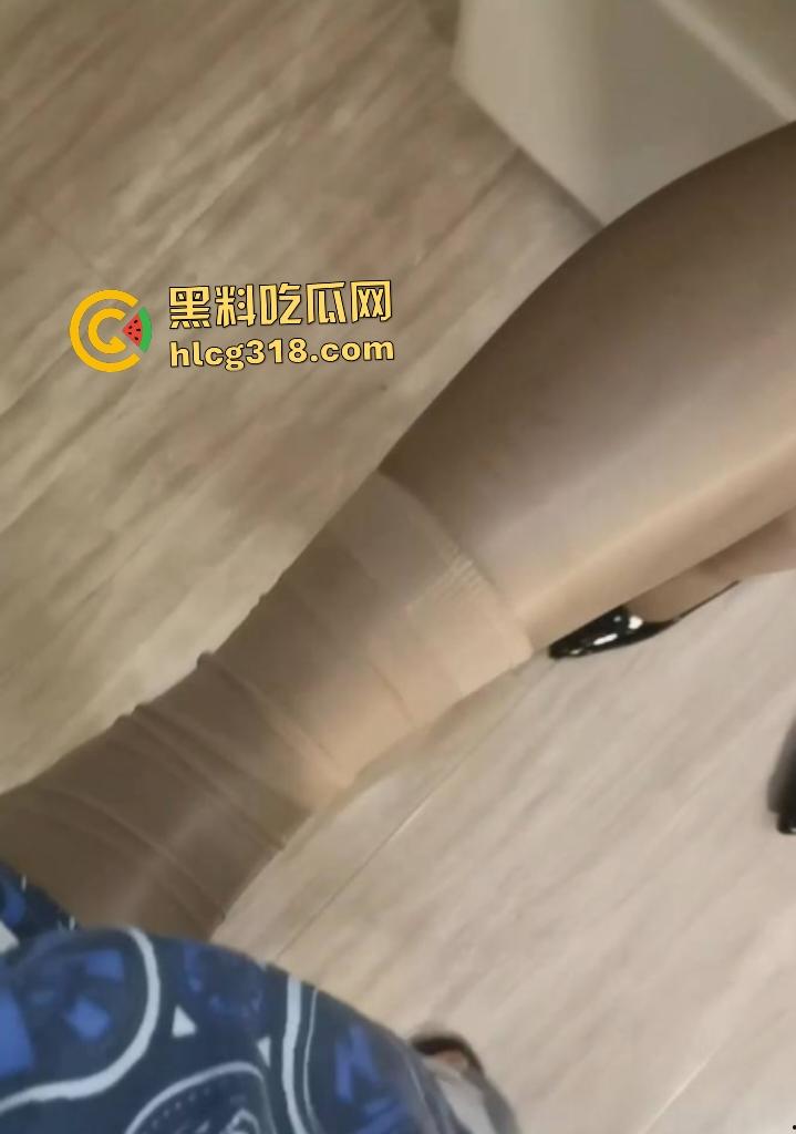 熟女人妻肉丝袜足技和口交,高跟放臀上后入无套狂草,内射高潮也不惧怕怀孕! 第1张 熟女人妻肉丝袜足技和口交,高跟放臀上后入无套狂草,内射高潮也不惧怕怀孕! 第1张