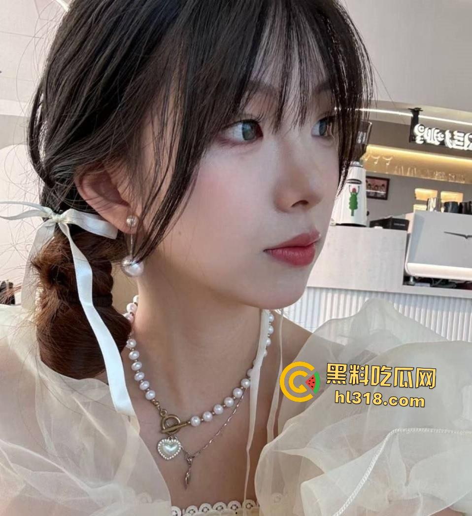 天津艺术学院班花【孙欣杰】口交技术炉火纯青，含得死紧不松口，还没插进去就喊爽，妥妥的母狗！  第1张