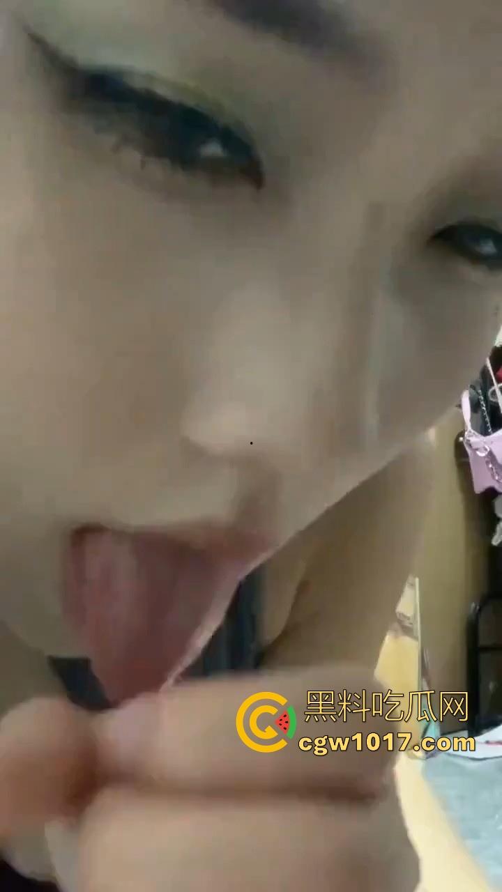 沉浸式体验骚逼视频挑逗盯射挑战！无实物表演帮你口爆，边舔你的大鸡巴边淫话挑逗，射了的兄弟评论区留下你的战绩！  第6张