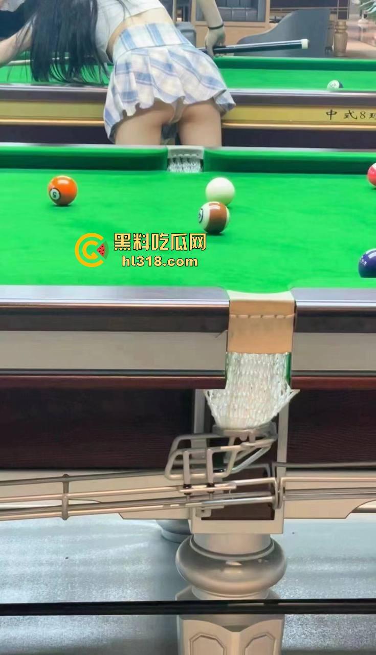 打台球陪练是个借口，陪睡才是真实目的，玩得不是台上那几颗球，而是美女教练的那两颗~还有如何进洞！  第2张