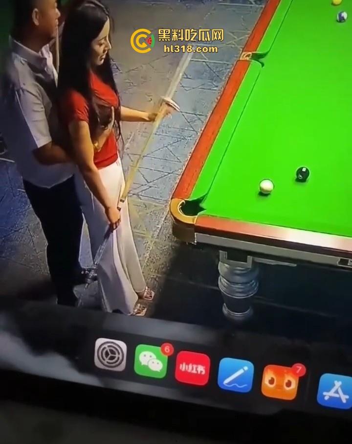 打台球陪练是个借口，陪睡才是真实目的，玩得不是台上那几颗球，而是美女教练的那两颗~还有如何进洞！  第4张