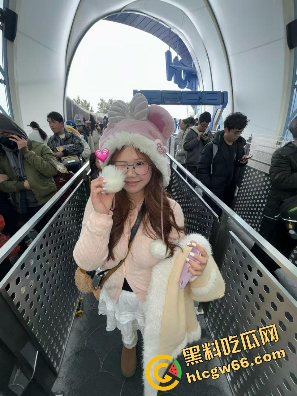 江苏巨乳白虎学生妹【李丹】肥臀肥穴当福利姬伺候金主，小骚逼水得像漏斗，什么姿势都能操！  第1张