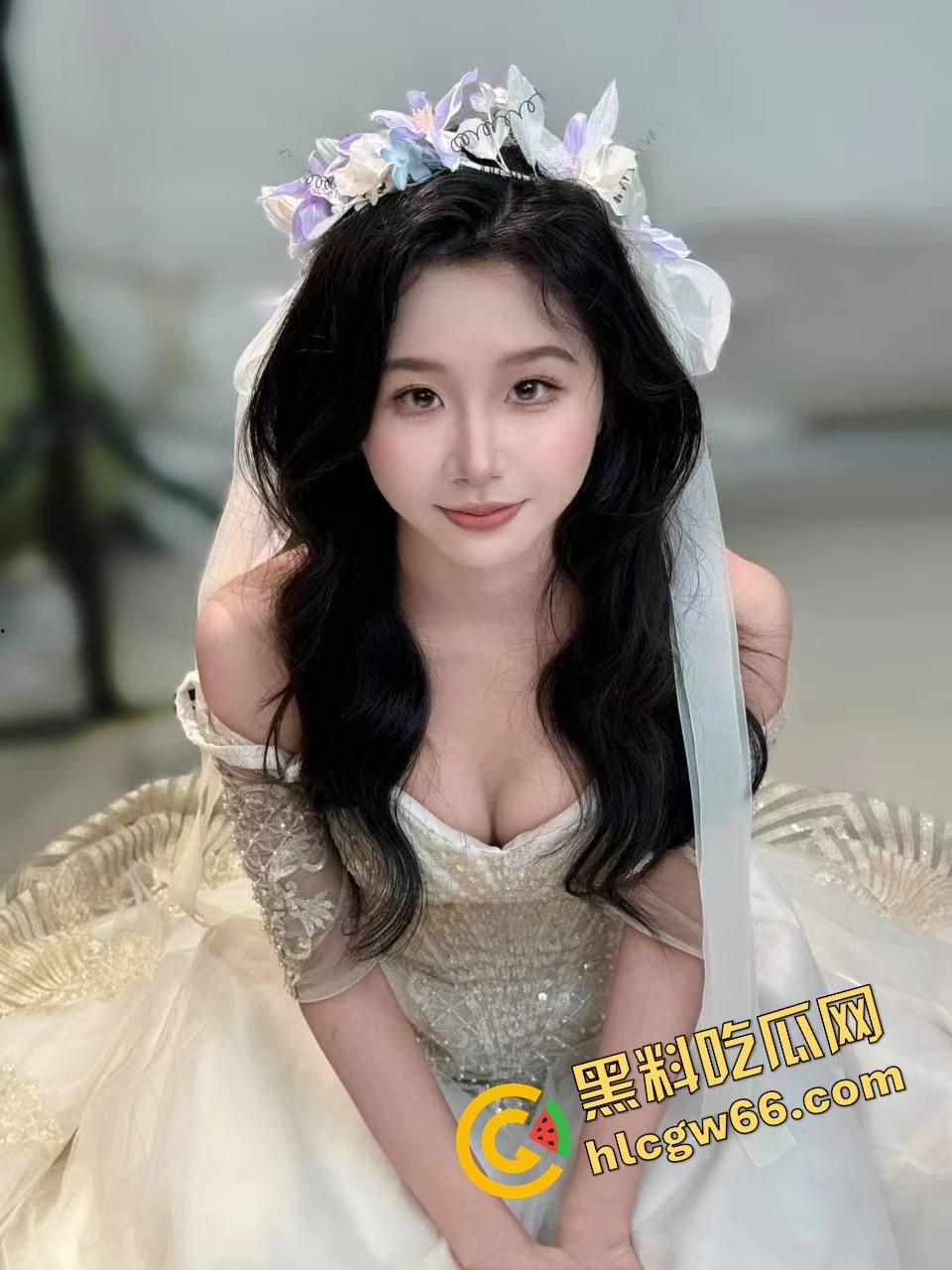 江苏巨乳白虎学生妹【李丹】肥臀肥穴当福利姬伺候金主，小骚逼水得像漏斗，什么姿势都能操！  第6张