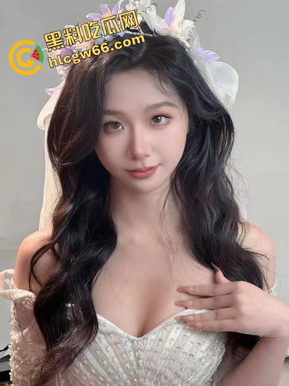 江苏巨乳白虎学生妹【李丹】肥臀肥穴当福利姬伺候金主，小骚逼水得像漏斗，什么姿势都能操！  第7张