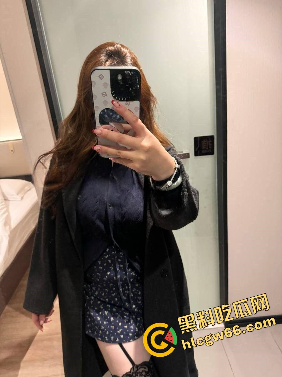 江苏巨乳白虎学生妹【李丹】肥臀肥穴当福利姬伺候金主，小骚逼水得像漏斗，什么姿势都能操！  第9张