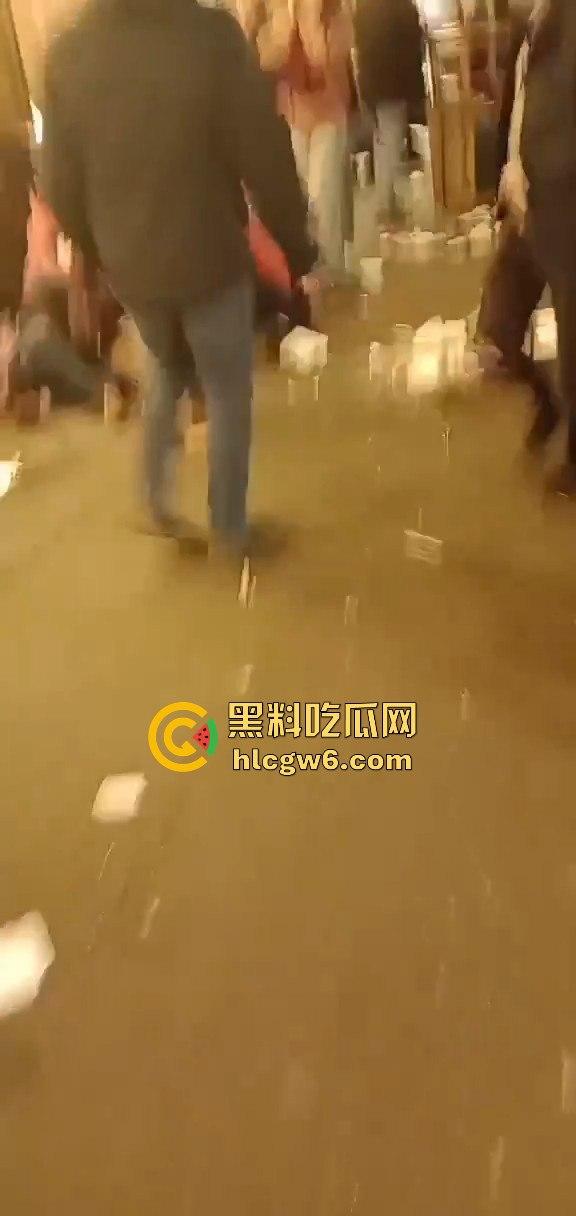 德国马格德堡发生车祸，一辆宝马车直撞向人群，疑似恐怖袭击！！  第13张