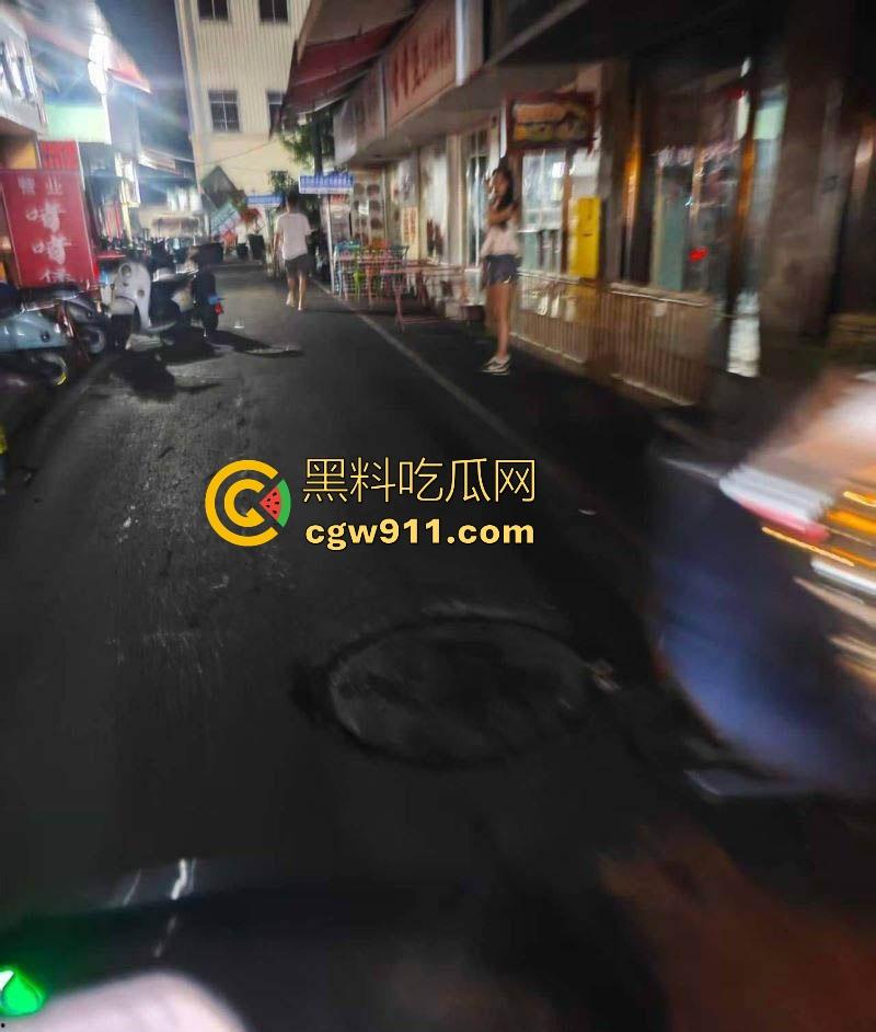 广西夜市惊现高质量站街女,年轻又漂亮,极品身材,00后妹子150块10分钟,性价比高到老表们乐开花! 第7张 广西夜市惊现高质量站街女,年轻又漂亮,极品身材,00后妹子150块10分钟,性价比高到老表们乐开花! 第7张