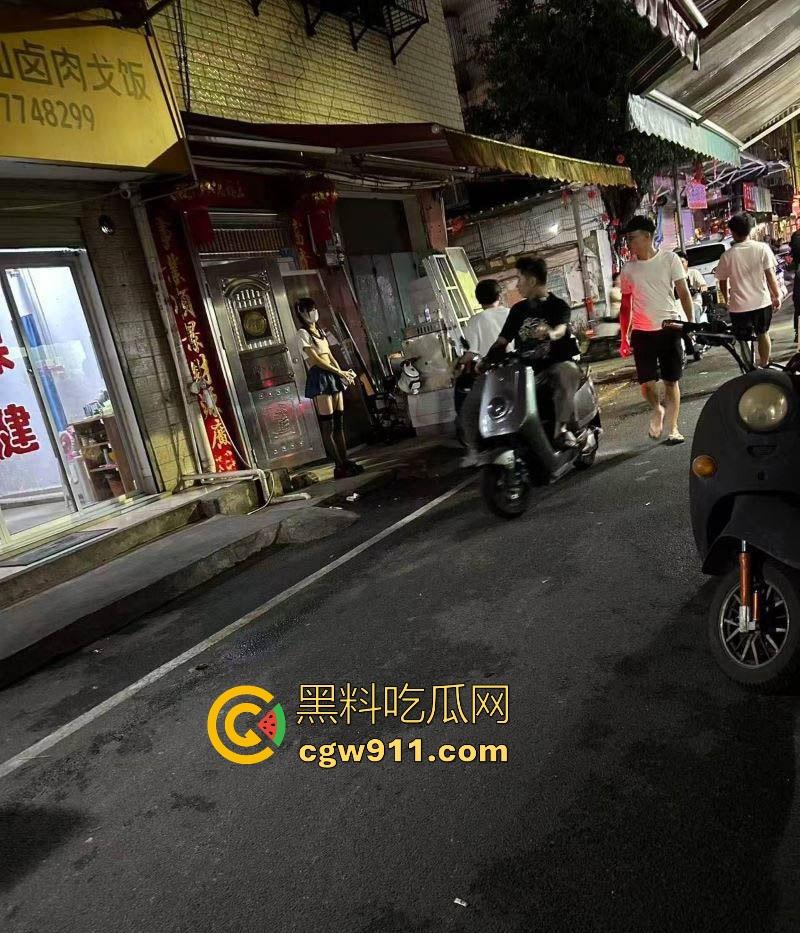 广西夜市惊现高质量站街女,年轻又漂亮,极品身材,00后妹子150块10分钟,性价比高到老表们乐开花! 第8张 广西夜市惊现高质量站街女,年轻又漂亮,极品身材,00后妹子150块10分钟,性价比高到老表们乐开花! 第8张