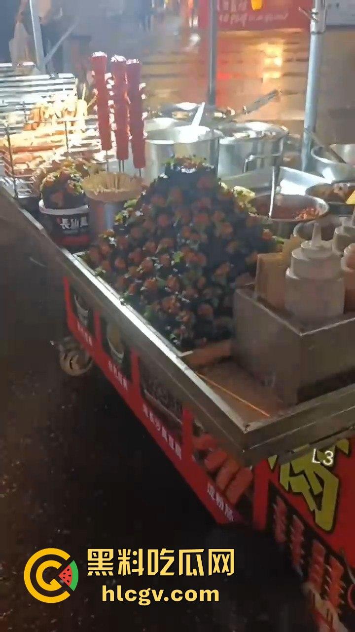 湖南长沙路边摊臭豆腐制作全过程曝光！网友现场考察直呼太惊人！  第3张