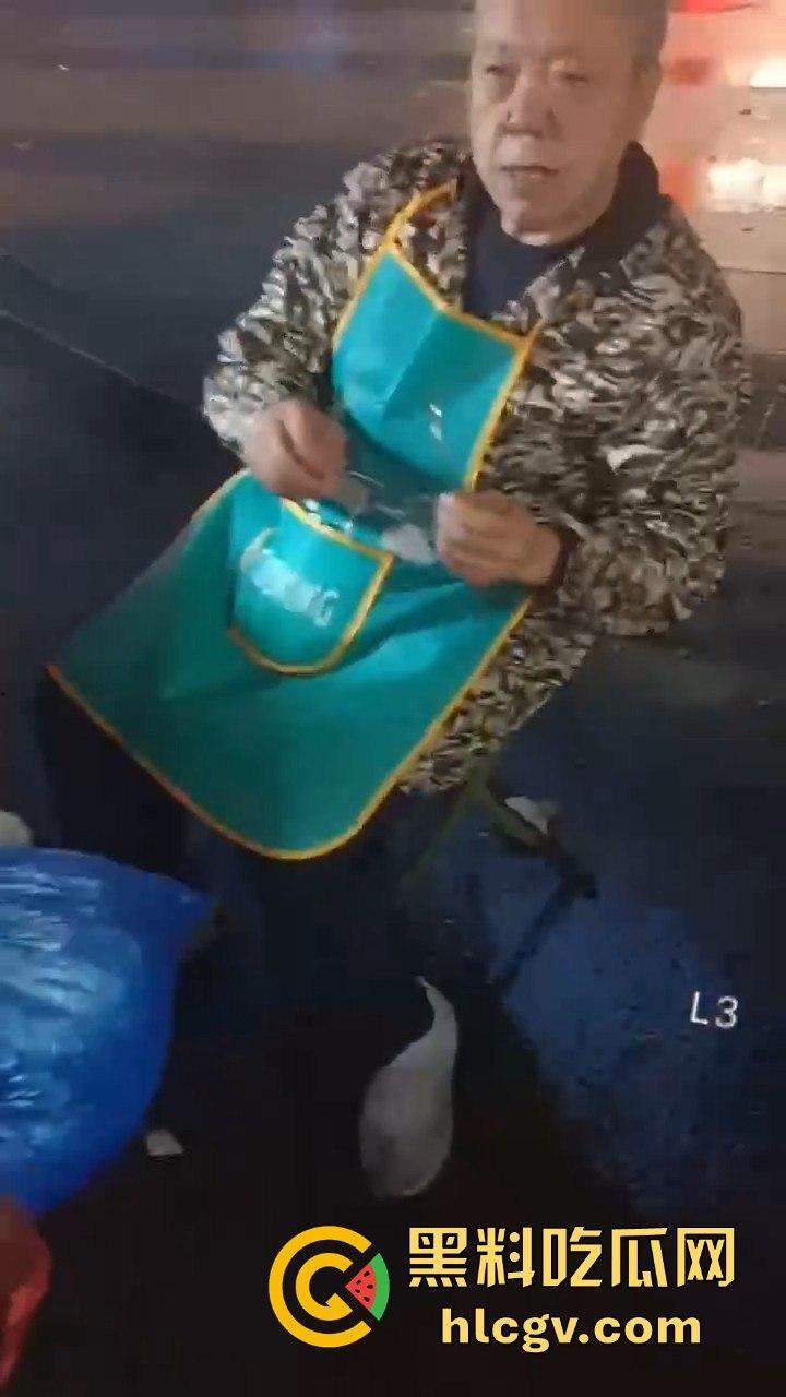 湖南长沙路边摊臭豆腐制作全过程曝光！网友现场考察直呼太惊人！  第4张