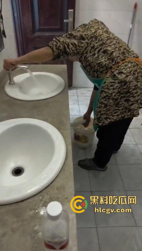 湖南长沙路边摊臭豆腐制作全过程曝光！网友现场考察直呼太惊人！  第5张